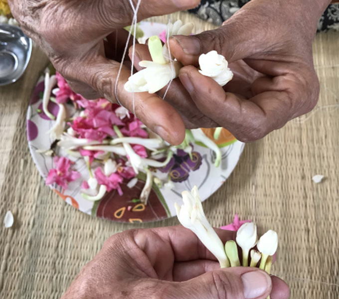 flower garland making in mysore
